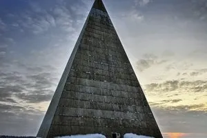 Пирамида Голода Новая Рига